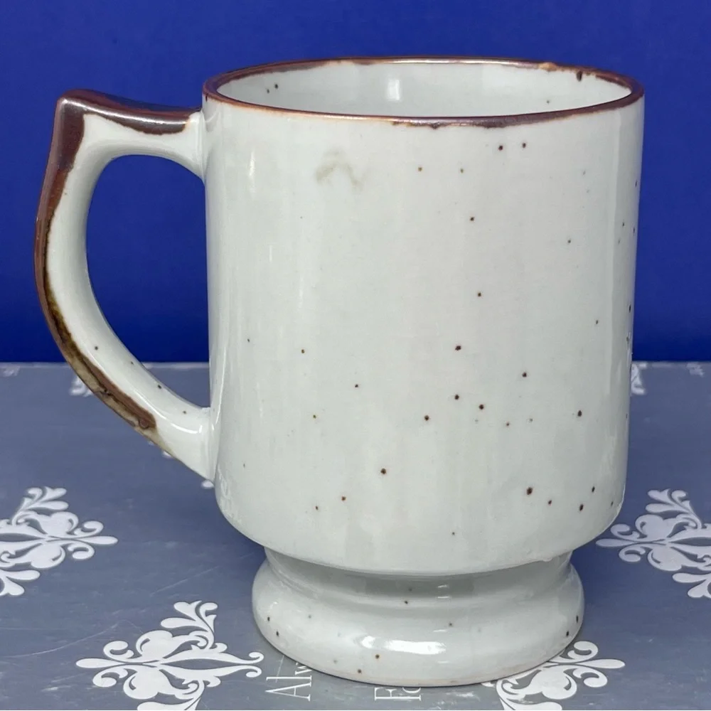 Ceramic Speckled Shorebird D handle Pedestal Mug Japan